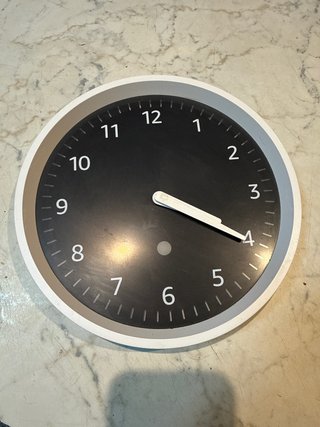 Orologio da parete Amazon Echo da testare