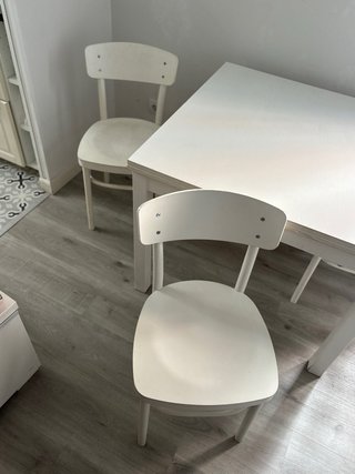 Mesa comedor blanca Ikea y 4 sillas