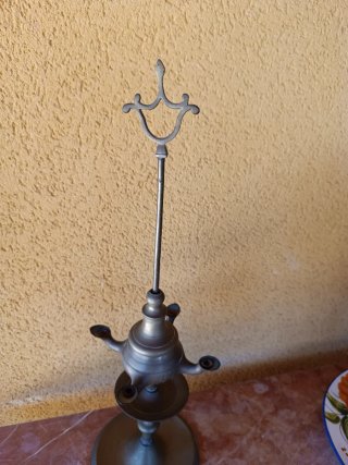 Lámpara de aceite antigua de latón
