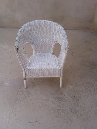 Sillón de mimbre blanco