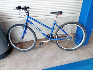 Bicicleta azul marca CONOR