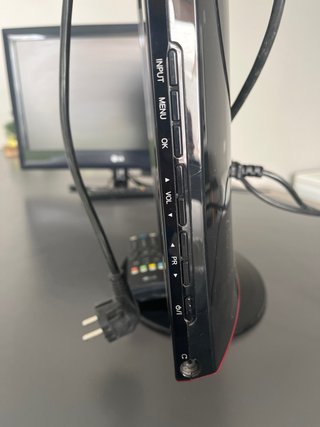 Televisor LG 22 Negro/Rojo