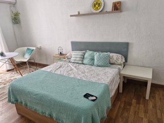 Alquilo habitacion  de 35m2, cama matrimonio,