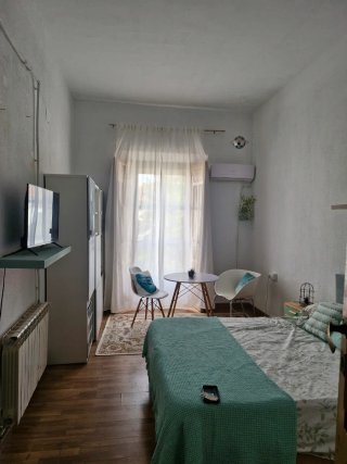 Alquilo habitacion  de 35m2, cama matrimonio,