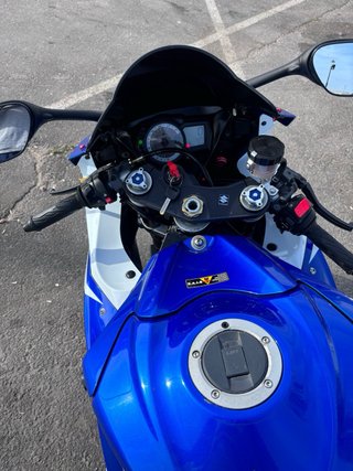 Suzuki GSXR 750 K8 Azul/Blanco