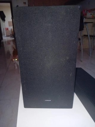 Barra de sonido y altavoz con mando