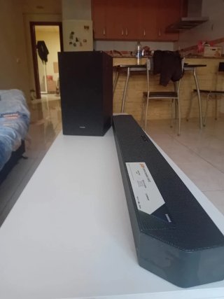 Barra de sonido y altavoz con mando