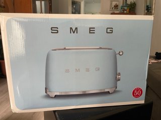 Tostadora SMEG Roja TSF01