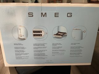 Tostadora SMEG Roja TSF01