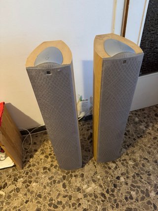 Altavoz Central KEF Cresta 20c Marrón y Kef Q4.