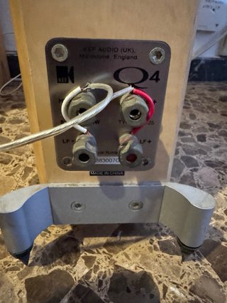Altavoz Central KEF Cresta 20c Marrón y Kef Q4.