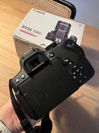 Canon EOS 750D + Objetivo 18-55 IS + Funda