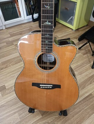 Guitarra acústica PRS SE con funda