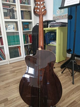 Guitarra acústica PRS SE con funda