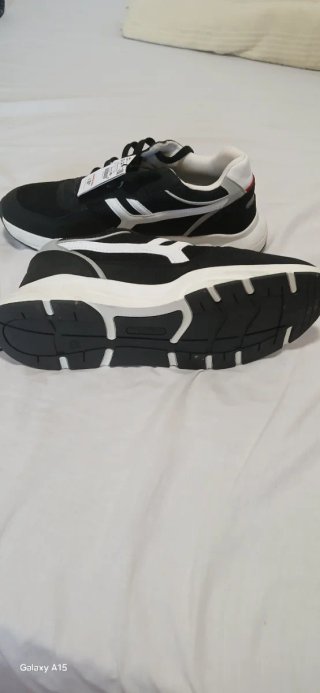 Zapatillas deportivas Pull&Bear negras y blancas