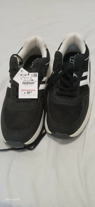 Zapatillas deportivas Pull&Bear negras y blancas