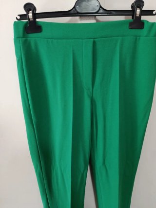 Pantaloni verdi leggeri comodi