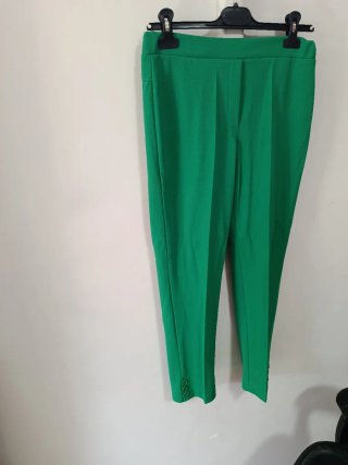 Pantaloni verdi leggeri comodi