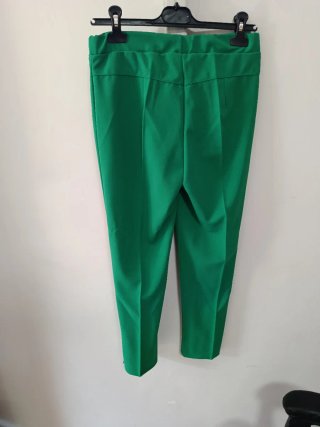 Pantaloni verdi leggeri comodi