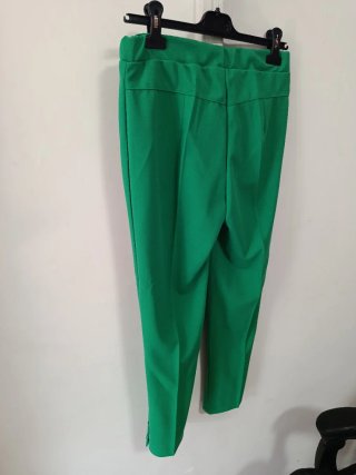 Pantaloni verdi leggeri comodi