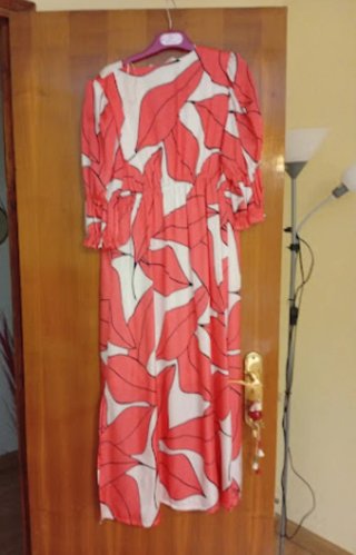 Tres vestidos de fiesta rojos y blancos