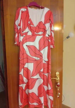 Tres vestidos de fiesta rojos y blancos