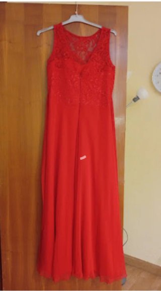 Tres vestidos de fiesta rojos y blancos