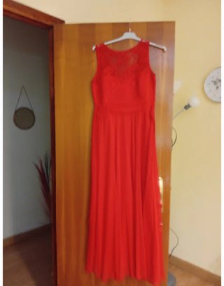Tres vestidos de fiesta rojos y blancos