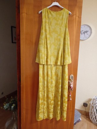 Tres vestidos de fiesta rojos y blancos
