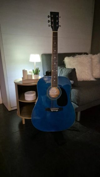 Guitarra Acústica Azul. Casi Nueva