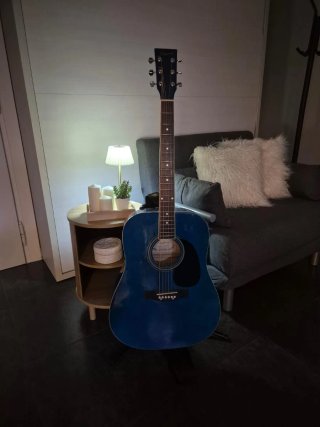 Guitarra Acústica Azul. Casi Nueva