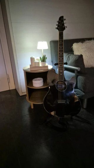 Guitarra Acústica Azul. Casi Nueva