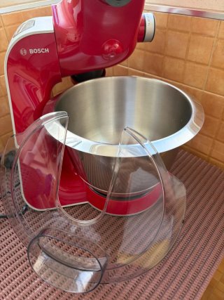 Robot de cocina Bosch MUM 5 con accesorios
