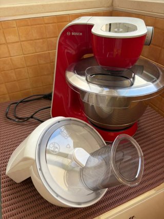 Robot de cocina Bosch MUM 5 con accesorios