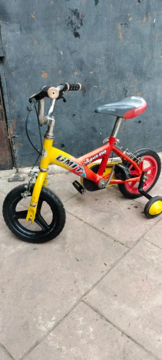 Bicicleta niños...12 pulgadas...para edad 3-5años.