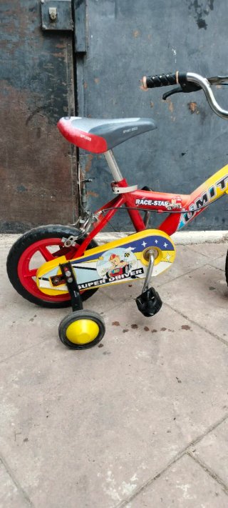 Bicicleta niños...12 pulgadas...para edad 3-5años.
