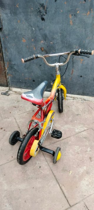 Bicicleta niños...12 pulgadas...para edad 3-5años.