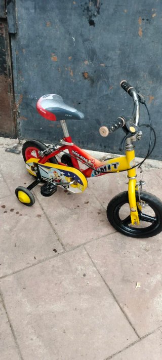 Bicicleta niños...12 pulgadas...para edad 3-5años.