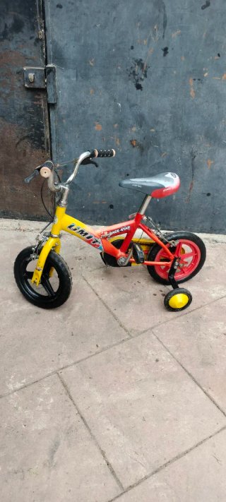 Bicicleta niños...12 pulgadas...para edad 3-5años.