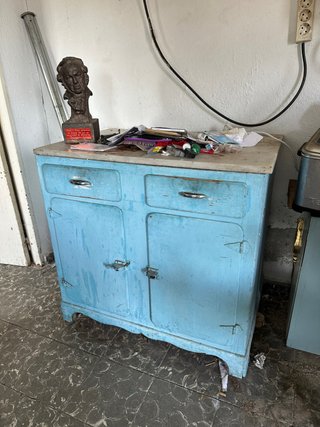 Mueble de cocina azul vintage