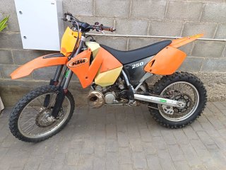 Moto KTM 250 Enduro/Motocross Naranja