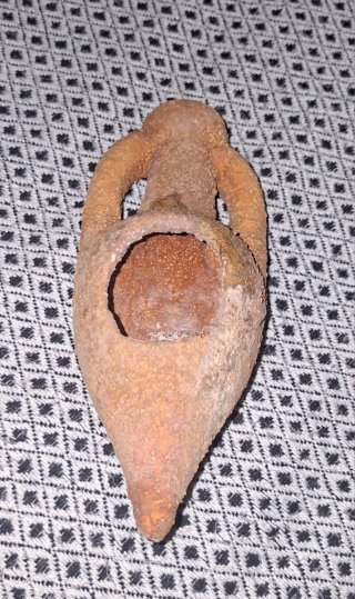 Ánfora antigua para acuario