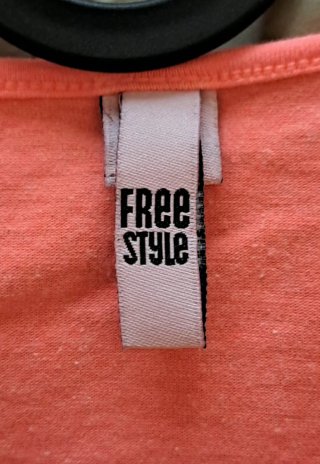 Camiseta básica coral neón con lazo
