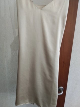 Vestido lencero beige y dorado