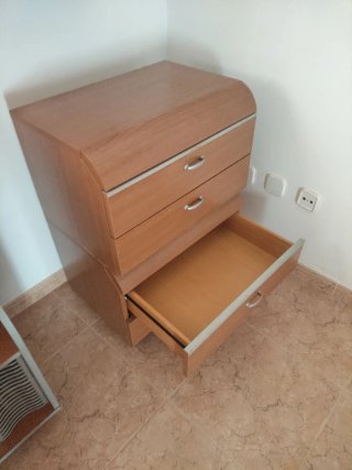 Cómoda de dormitorio madera y metal