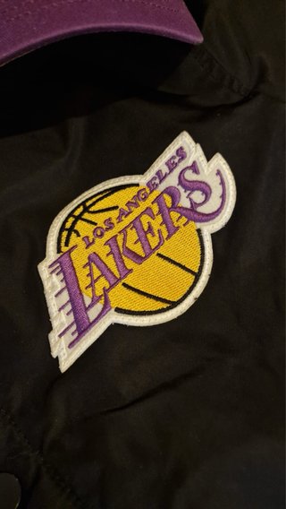 Conjunto NBA Lakers Chaqueta Bomber y Gorra