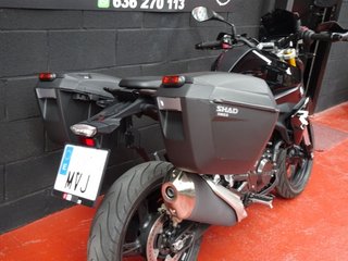 BMW 310 R Negra
