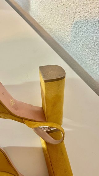 Sandalias Daniela Vega Mostaza Talla 39