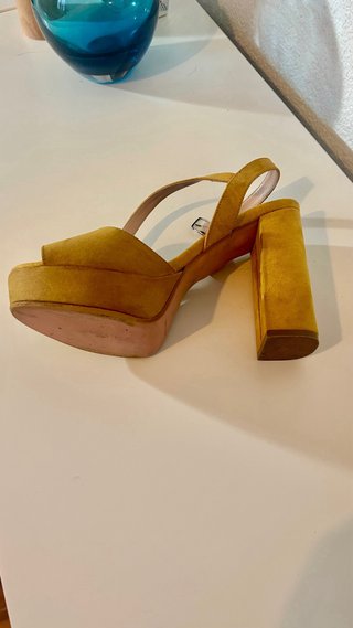 Sandalias Daniela Vega Mostaza Talla 39