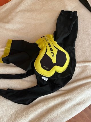 Conjunto Mavic Cosmic Elite Maillot y Culote negro